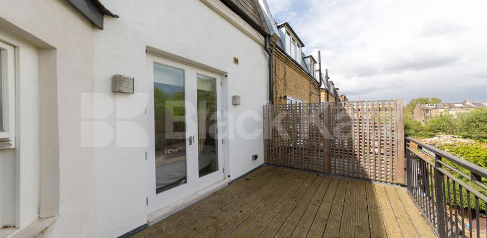 			RECENTLY REFURBISHED & MINS TO TUBE!, 2 Bedroom, 1 bath, 1 reception Flat			 Hillmarton Road, HILLMARTON CONSERVATION